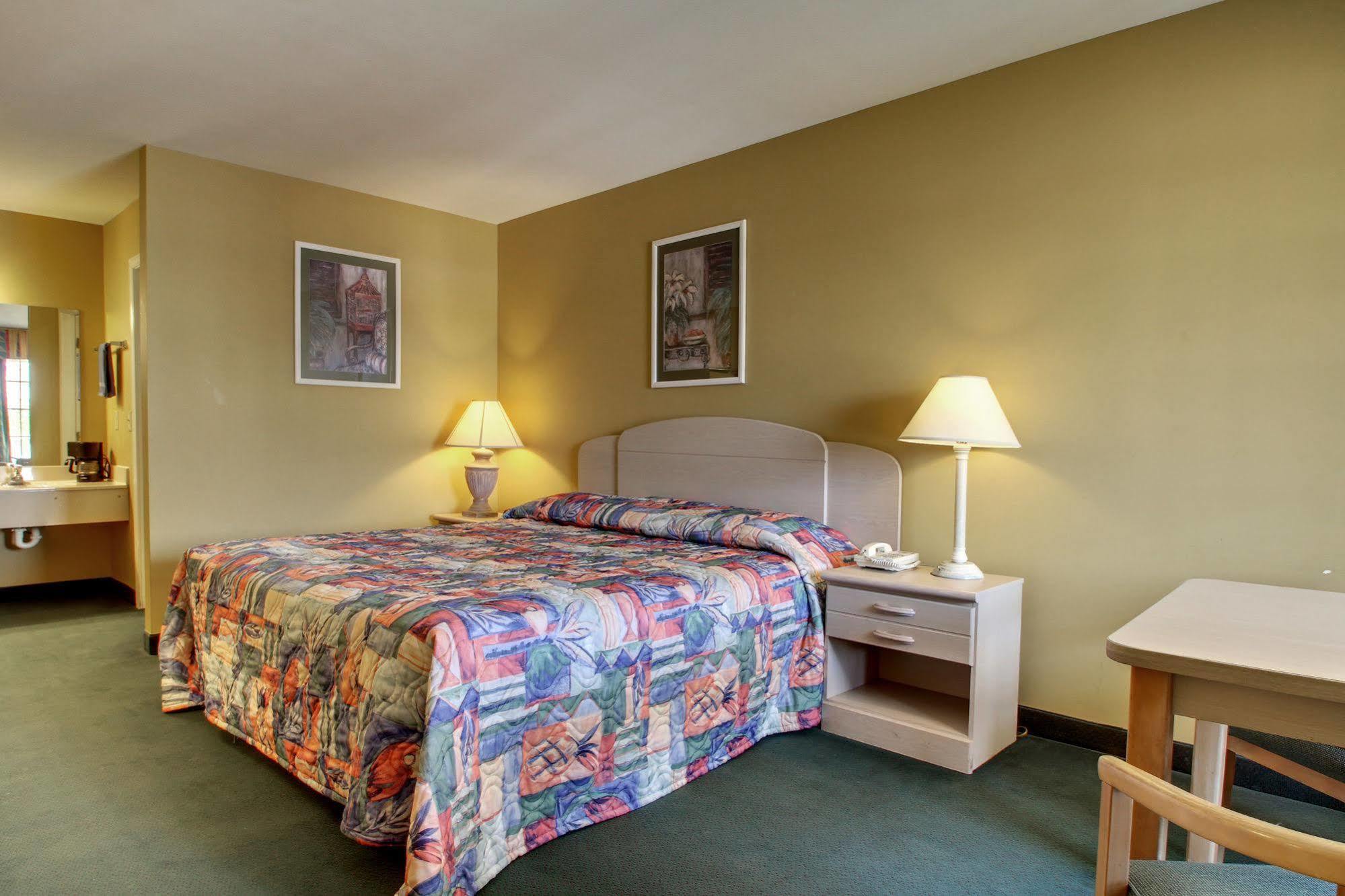 Key West Inn - Childersburg מראה חיצוני תמונה